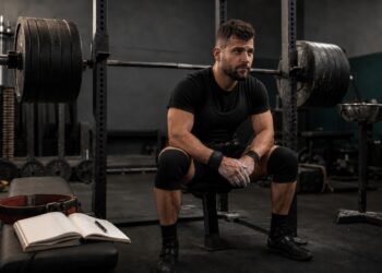 Middleweight powerlifter reflects after a failed squat attempt, using constructive self-talk, technical feedback, and a training log to turn setbacks into progress.